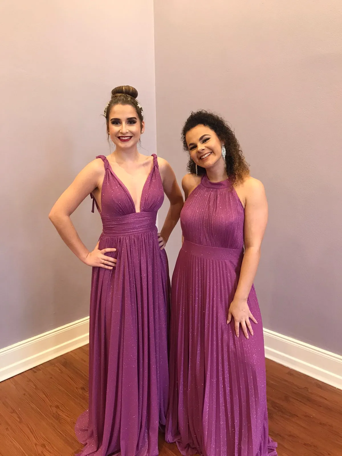 Foto das coreógrafas Danielle e Aléxia sorrindo